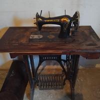 Macchina da Cucire antica