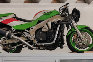 Kawasaki zxr 750 h1