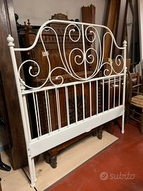 Letto bianco Ikea in ferro battuto