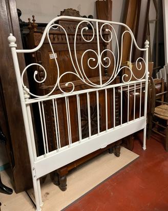 Letto bianco Ikea in ferro battuto