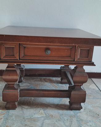 Tavolino in legno con cassetto 