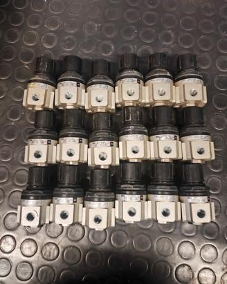 18 regolatori Pressione SMC EAR111