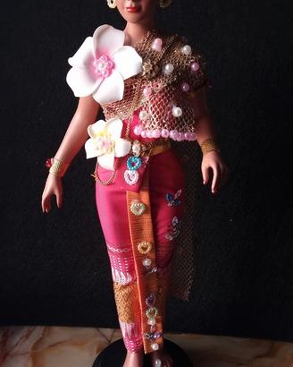 Ballerina thailandese con fiore-Bambola 42 cm