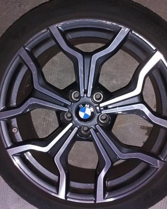 Pneumatico e cerchione BMW serie M 245/55 R19