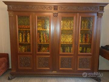 Libreria con vetrina stile Neo-rinascimeto
