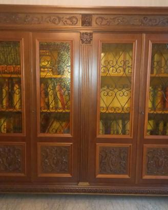 Libreria con vetrina stile Neo-rinascimeto