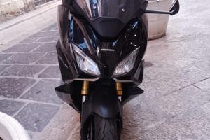 Honda Forza 750