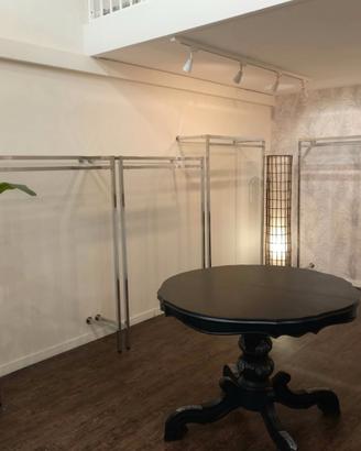 Arredamento completo per negozio di abbigliamento