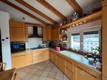 Cucina in legno (no elettrodomestici)