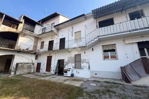 CASA DI CORTE A GERENZANO