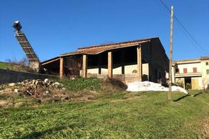 Rustico / Casale di 250 m² con più di 5 locali e b