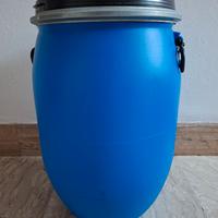 Fusti in plastica con coperchio capienza 60 litri