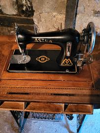 Macchina da Cucire antica