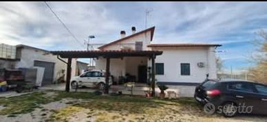 Villetta con terreno edificabile