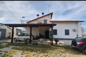 Villetta con terreno edificabile