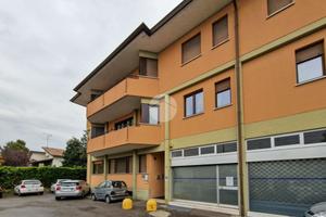 NEGOZIO A MONTICHIARI