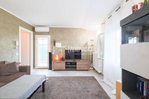 CASA INDIPENDENTE RISTRUTTURATA, SU UN PIANO, FOSS