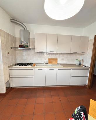 Cucina completa di elettrodomestici