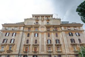 4 LOCALI A ROMA