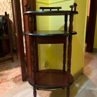 Mobile basso in legno con piedini - Termoli (CB)