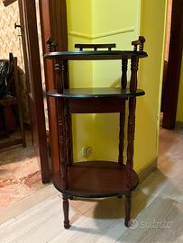 Mobile basso in legno con piedini - Termoli (CB)