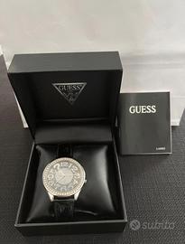 Orologio Guess con zirconi e quadrante trasparente