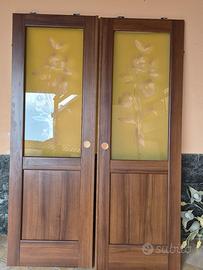 Porta scorrevole doppia anta con vetro decorato 