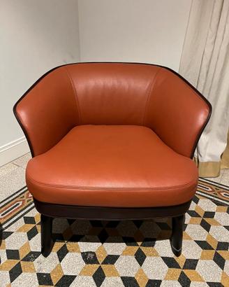 Poltrona FRAU in pelle modello NIVOLA