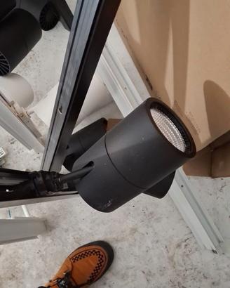 Faretti led PHILIPS XITANIUM 42W + binario
