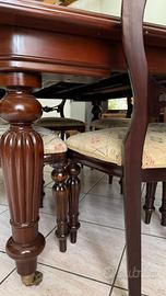 Tavolo inglese con sedie