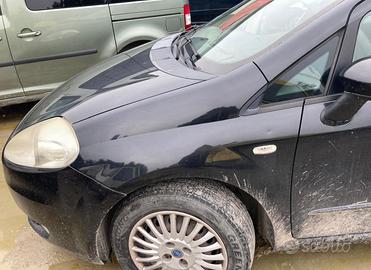 PARAFANGO ANTERIORE SINISTRO FIAT Grande Punto 1Â°