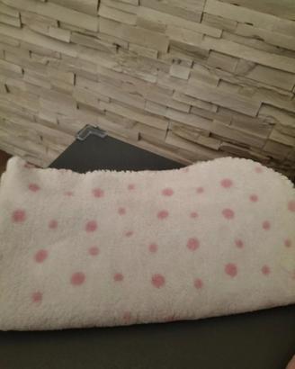 Coperta copertina bianca con pois rosa