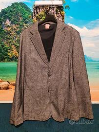 Giacca da uomo grigia con toppe sui gomiti