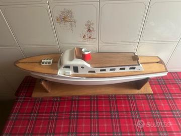 Modellino yacht