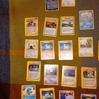 varie carte dei Pokémon vintage 