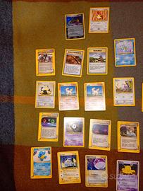 varie carte dei Pokémon vintage 