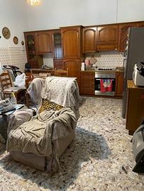Palazzo / Stabile di 471 m² con più di 5 locali a 
