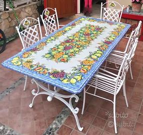 Tavolo in pietra lavica maiolicato a mano