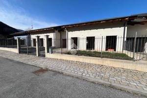 VILLA A SCHIERA A SANFRONT