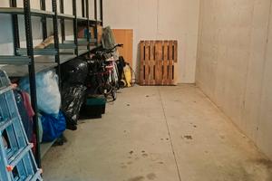 Ampio garage - deposito - magazzino - centro paese