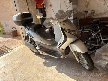 Piaggio Beverly 250