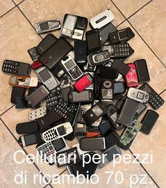 Cellulari funzionanti e per pezzi di ricambio