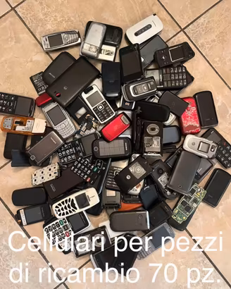 Cellulari funzionanti e per pezzi di ricambio