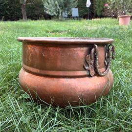 Vaso da giardino in rame con manici