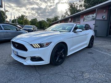 Ford Mustang Convertible 2.3 EcoBoost aut Gear Box