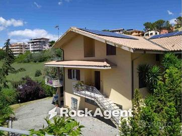 Villa di 415 m² con più di 5 locali e box auto dop