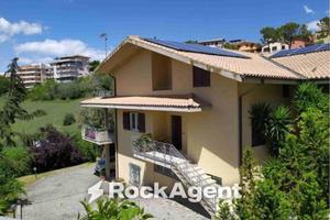 Villa di 415 m² con più di 5 locali e box auto dop