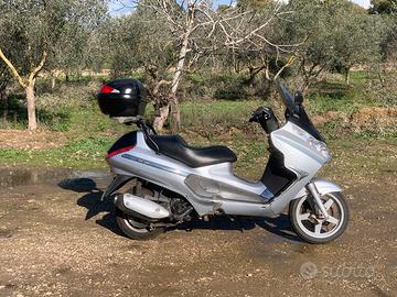 Piaggio x8 200