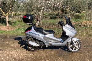 Piaggio x8 200