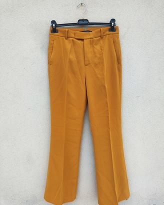 Pantaloni flare color senape Zara